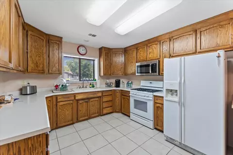 2068 Lazare Path, Redding, CA 96001 photo 9