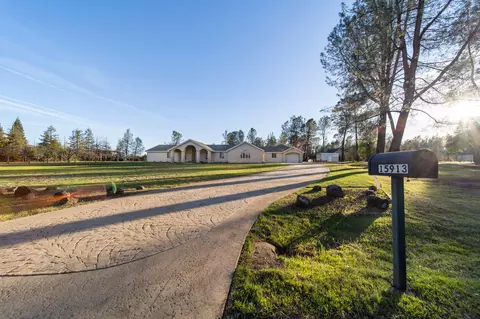 15913 Butterfield Ln, Anderson, CA 96007