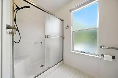 Bath - 16593 Vladimir Ct, Redding, CA 96001 photo 2 of 3