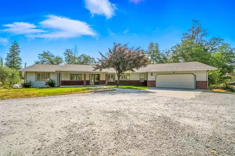 16593 Vladimir Ct, Redding, CA 96001