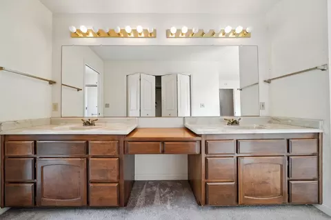 Bath - 16593 Vladimir Ct, Redding, CA 96001 photo 1 of 3