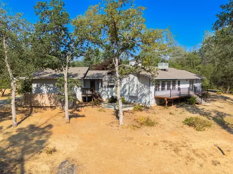 Exterior - 16593 Vladimir Ct, Redding, CA 96001 photo 4 of 4