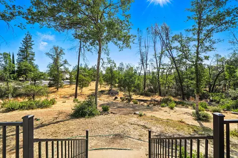 Exterior - 16593 Vladimir Ct, Redding, CA 96001 photo 3 of 4