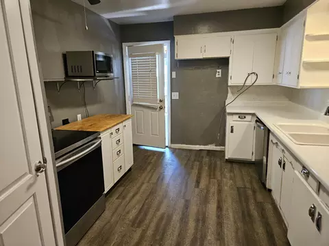 Kitchen - 1055 South St, Redding, CA 96001 photo 1 of 3