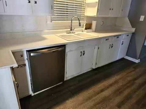 Kitchen - 1055 South St, Redding, CA 96001 photo 2 of 3