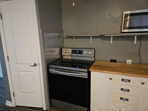 Kitchen - 1055 South St, Redding, CA 96001 photo 3 of 3
