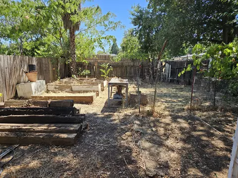 Exterior - 1055 South St, Redding, CA 96001 photo 6 of 6