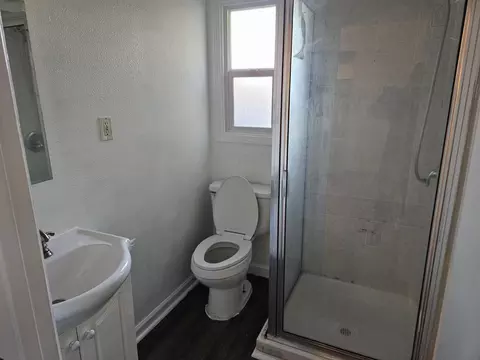 Bath - 1055 South St, Redding, CA 96001 photo 1 of 2