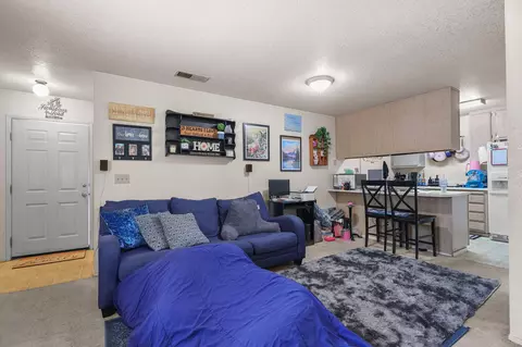 Living - 2520 Jason Ct, Anderson, CA 96007 photo 1 of 3