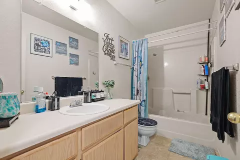 Bath - 2520 Jason Ct, Anderson, CA 96007 photo 1 of 4