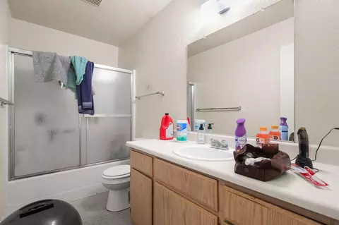 Bath - 2520 Jason Ct, Anderson, CA 96007 photo 3 of 4