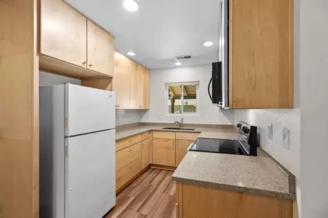 Kitchen - 1826 Del Mar Ave, Redding, CA 96003 photo 1 of 2