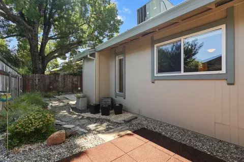 Exterior - 1826 Del Mar Ave, Redding, CA 96003 photo 5 of 6