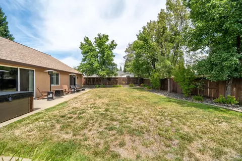 619 Casa Buena St, Redding, CA 96003 photo 41