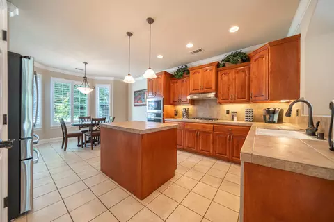 619 Casa Buena St, Redding, CA 96003 photo 11