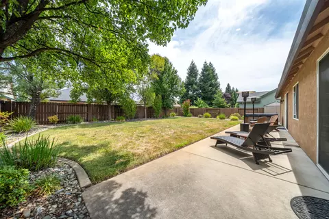 619 Casa Buena St, Redding, CA 96003 photo 35