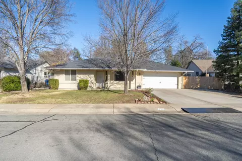 896 Fountain Cir, Redding, CA 96003 photo 3