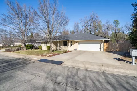 896 Fountain Cir, Redding, CA 96003 photo 2