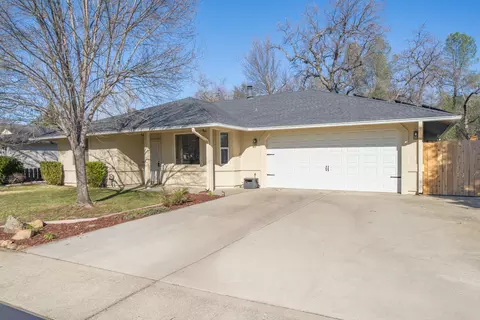 896 Fountain Cir, Redding, CA 96003 photo 4