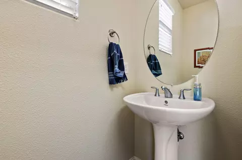 Bath - 3776 Mario Ave, Redding, CA 96001 photo 3 of 3