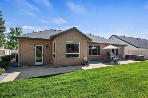 Exterior - 3776 Mario Ave, Redding, CA 96001 photo 3 of 5