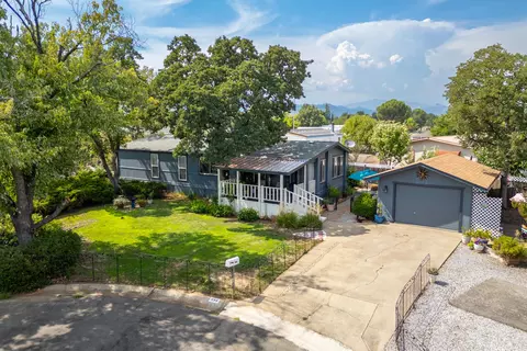 996 Deerhaven Ct, Redding, CA 96003