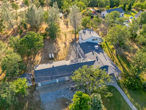 20038 Juanita Ln, Redding, CA 96003