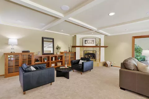 Living - 2535 Phil Ct, Redding, CA 96002 photo 2 of 8