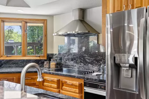 Kitchen - 2535 Phil Ct, Redding, CA 96002 photo 4 of 5