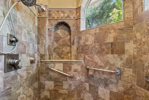Bath - 2535 Phil Ct, Redding, CA 96002 photo 2 of 11