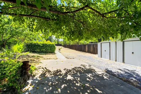 Exterior - 2252 Waldon St, Redding, CA 96001 photo 4 of 8