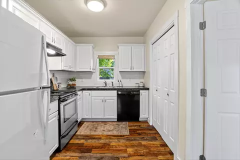 Kitchen - 2252 Waldon St, Redding, CA 96001 photo 1 of 3