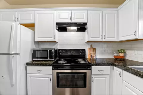 Kitchen - 2252 Waldon St, Redding, CA 96001 photo 3 of 3