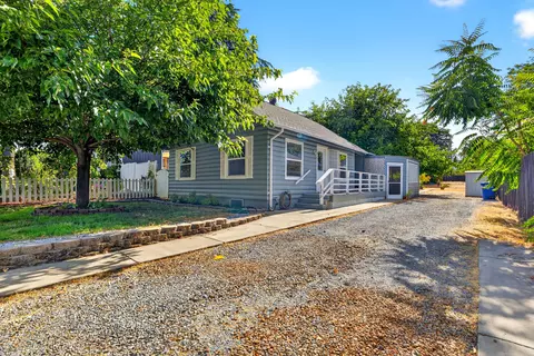 2252 Waldon St, Redding, CA 96001
