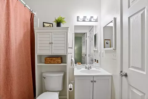 Bath - 2252 Waldon St, Redding, CA 96001 photo 1 of 2