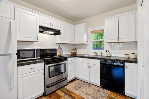 Kitchen - 2252 Waldon St, Redding, CA 96001 photo 2 of 3