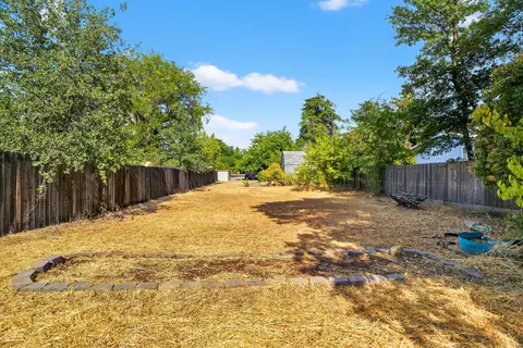 Exterior - 2252 Waldon St, Redding, CA 96001 photo 8 of 8