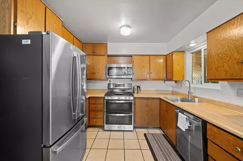 Kitchen - 2986 Yana Ave, Redding, CA 96002 photo 2 of 2