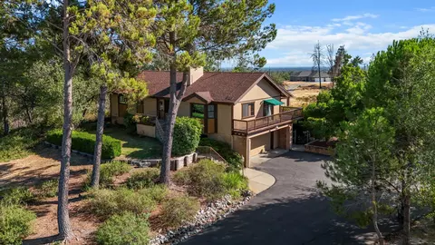 19924 Woodchuck Trl, Redding, CA 96003