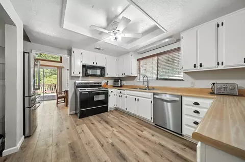 19759 Sweetwater Trl, Redding, CA 96003 photo 9