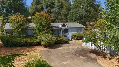 17930 Tiptoe Ln, Redding, CA 96003