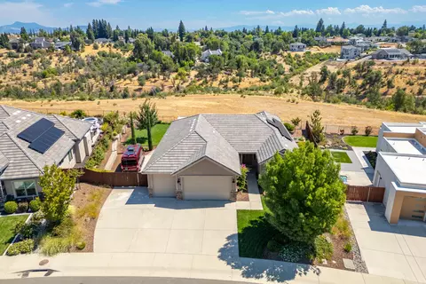 View/Area - 875 Wind Cove Dr, Redding, CA 96001 photo 3 of 4