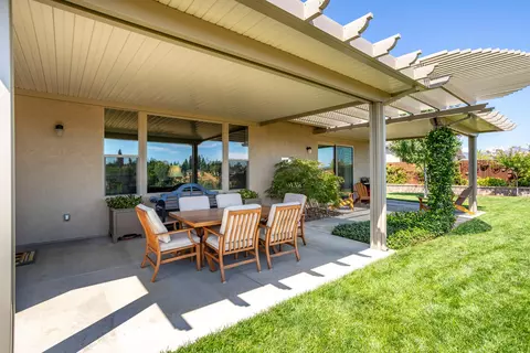 Exterior - 875 Wind Cove Dr, Redding, CA 96001 photo 7 of 15
