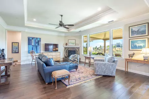 Living - 875 Wind Cove Dr, Redding, CA 96001 photo 2 of 3