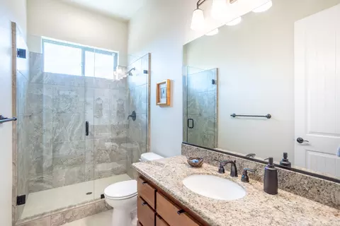 Bath - 875 Wind Cove Dr, Redding, CA 96001 photo 2 of 2