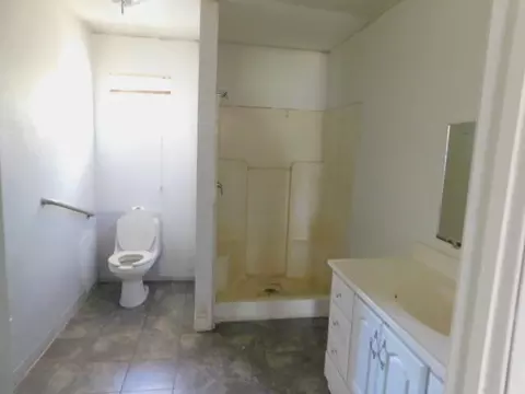 Bath - 30315 Day Rd, Mcarthur, CA 96056 photo 2 of 2