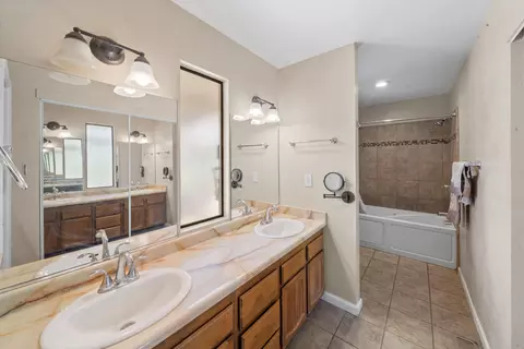 Bath - 2680 Oriole Dr, Red Bluff, CA 96080 photo 2 of 3