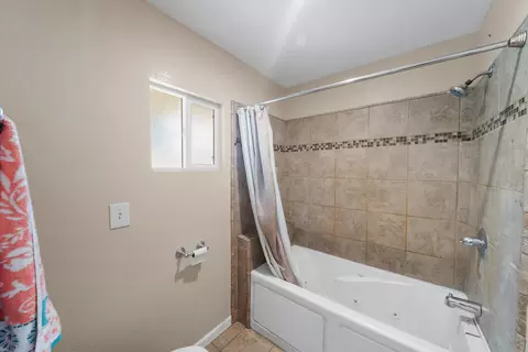 Bath - 2680 Oriole Dr, Red Bluff, CA 96080 photo 3 of 3