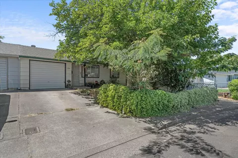 1994 Spruce Cir, Anderson, CA 96007