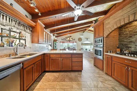 Kitchen - 10750 Dixie Rd, Red Bluff, CA 96080 photo 3 of 7